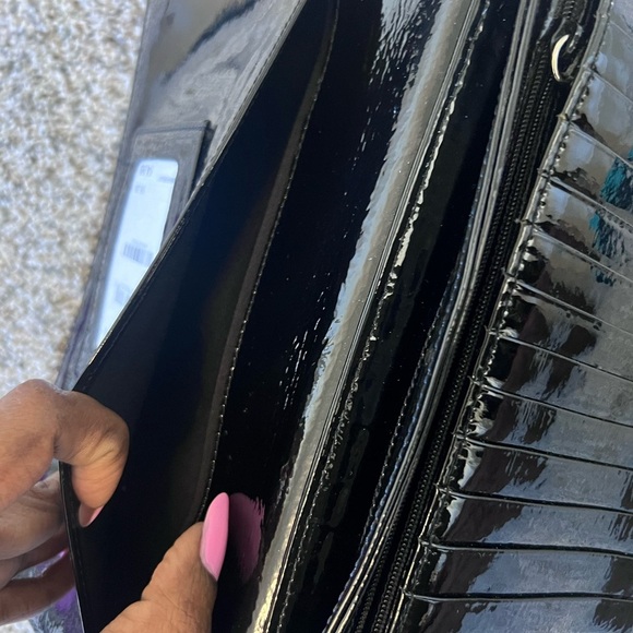 Tarnish Black Genuine Leather Patent 13 Card Slot Wallet/Clutch Zipper Trim - Picture 7 of 10